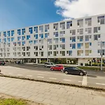 Center Apartment 10A